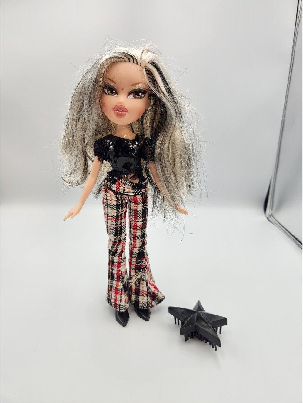 Bratz Yasmin Doll 2001 MGA Blonde Black Streaks Plaid Outfit Star brush 10" - B1
